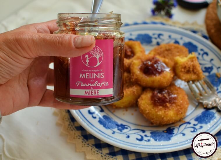 Papanasi fierti din branza de vaci cu pesmet